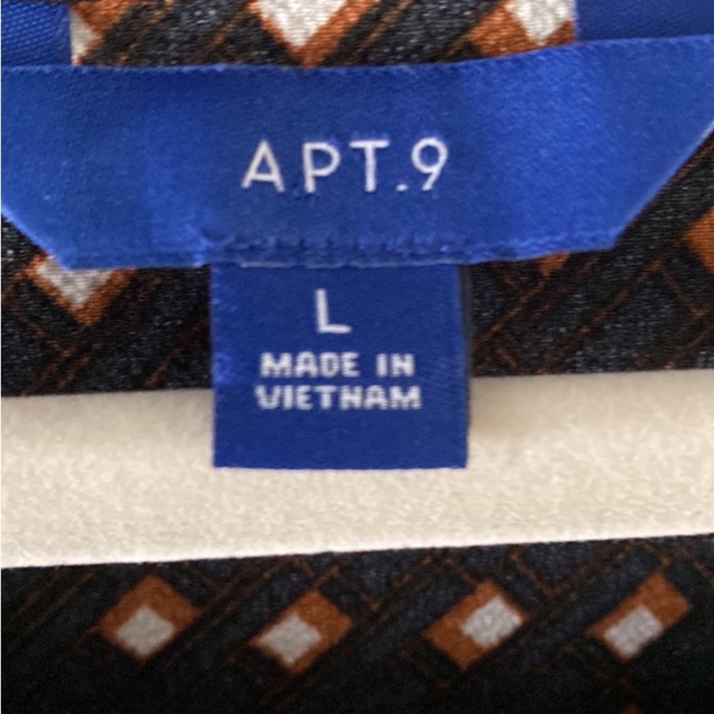 Apt.9 Bubble Crepe Top. Size L - Picture 4 of 5
